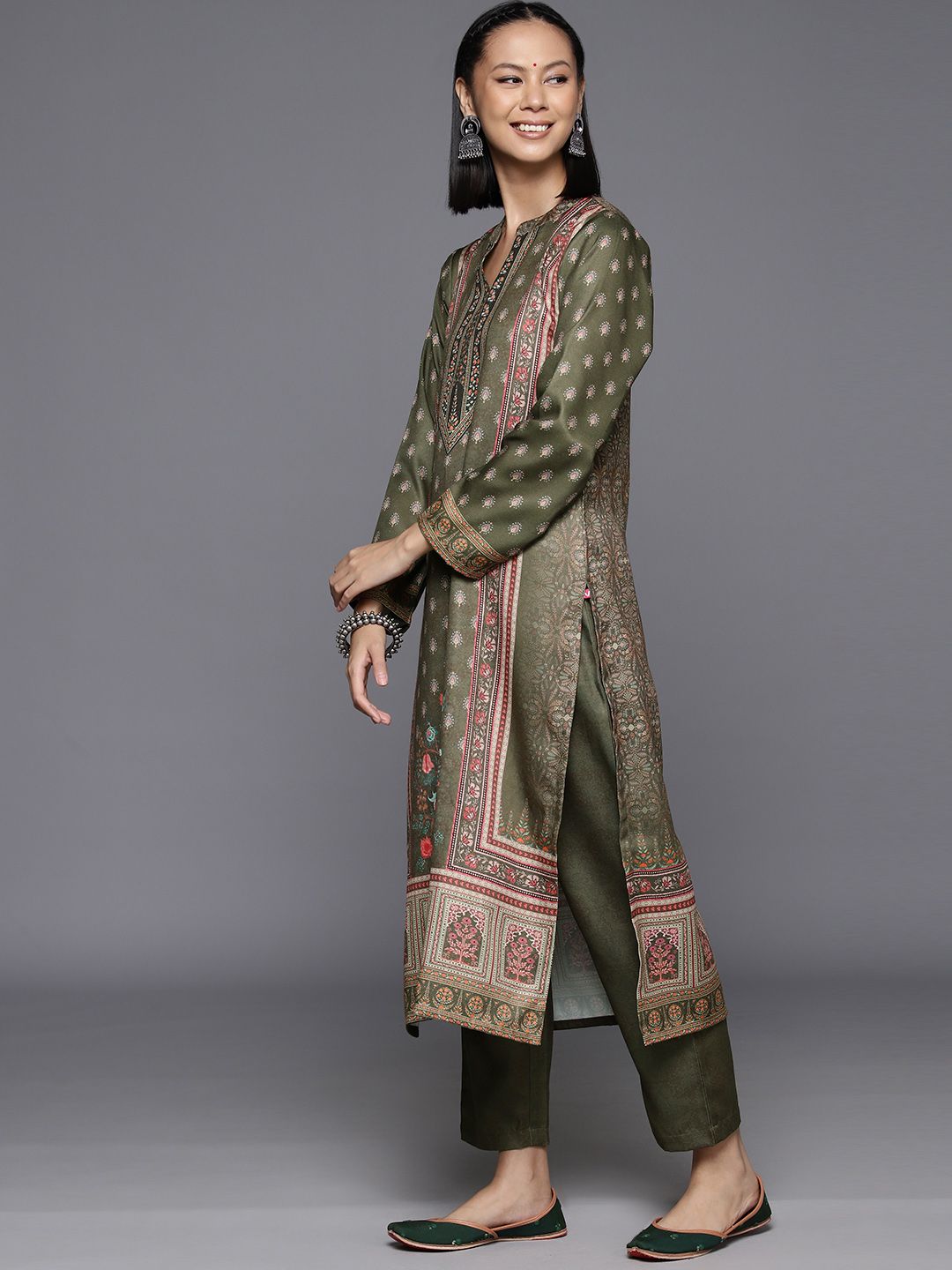 Indyancart VA Women'sEthnic Floral Printed Winter Straight Kurta Set with Dupatta.