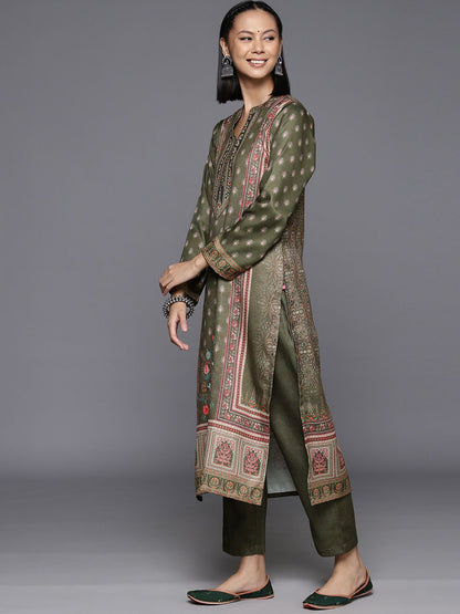 Indyancart VA Women'sEthnic Floral Printed Winter Straight Kurta Set with Dupatta.