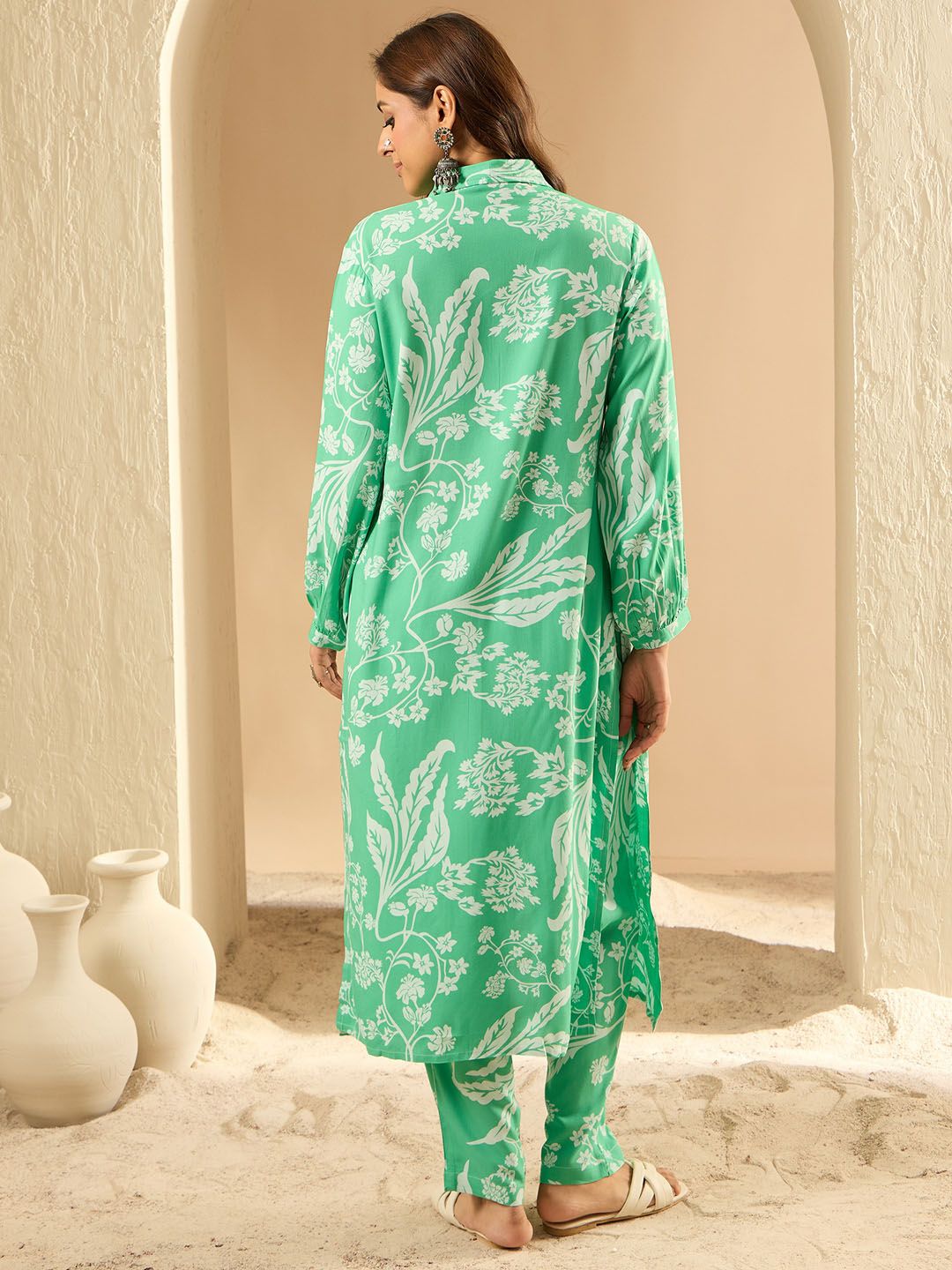 Dhiyona IE Women Floral Printed Regular Kurta with Trousers
