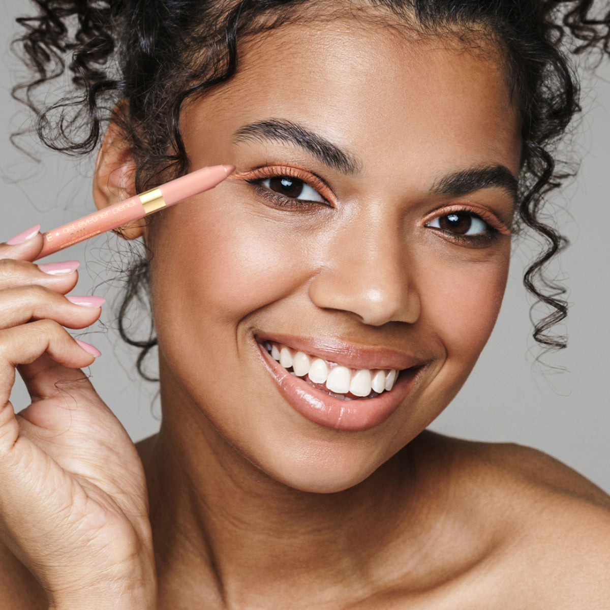 Eveline Cosmetics Variete Gel Eyeliner Pencil in shade 06 Champagne with a smooth gel tip for precise eye makeup.