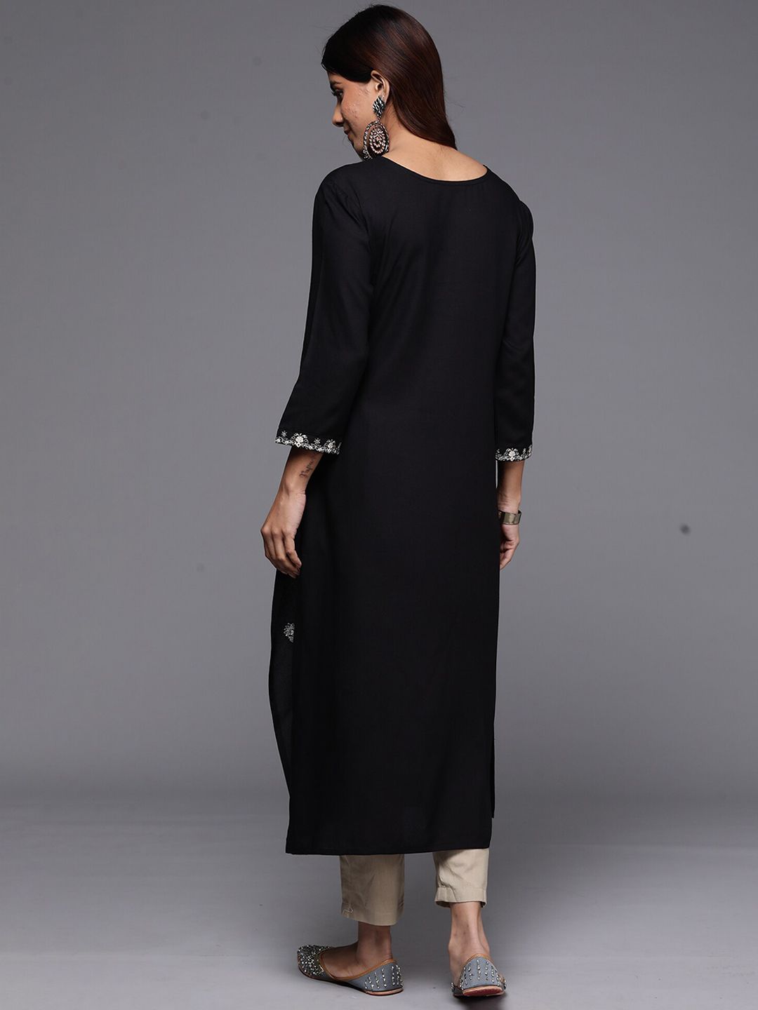 Indyancart IE Floral Embroidered Thread Work Straight Kurta