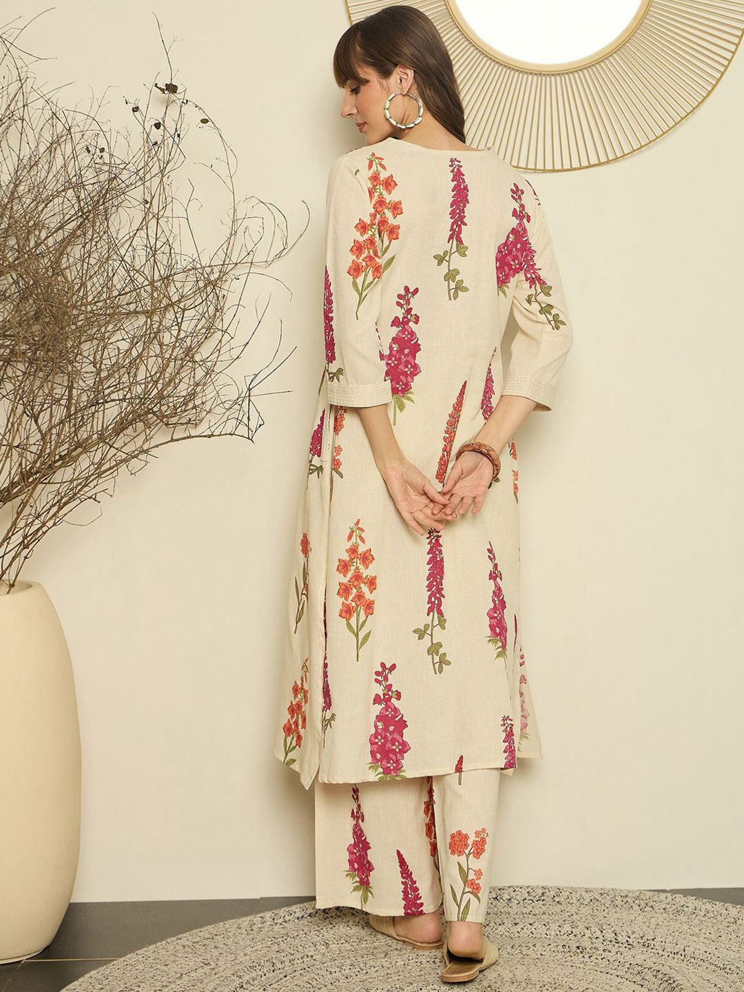 Dhiyona IE Women Printed V-Neck Top and Trousers Co-Ords
