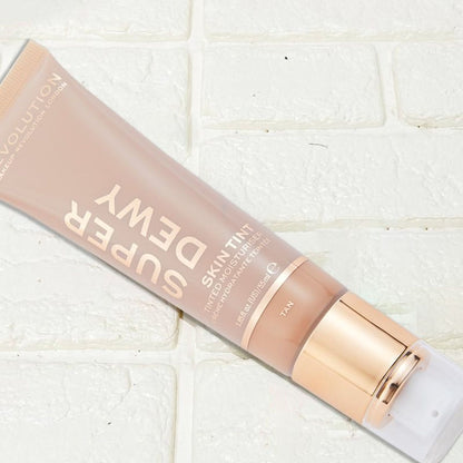 Makeup Revolution Superdewy Tinted Moisturiser - 5057566337021_tan