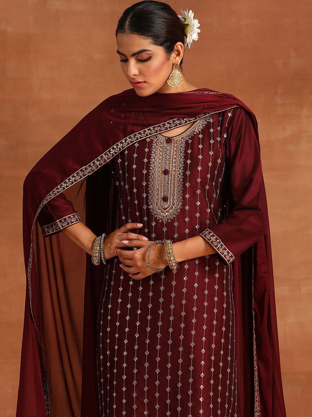 Indyancart IE Embroidered V-Neck Three-Quarter Sleeves Sequinned Kurta Set