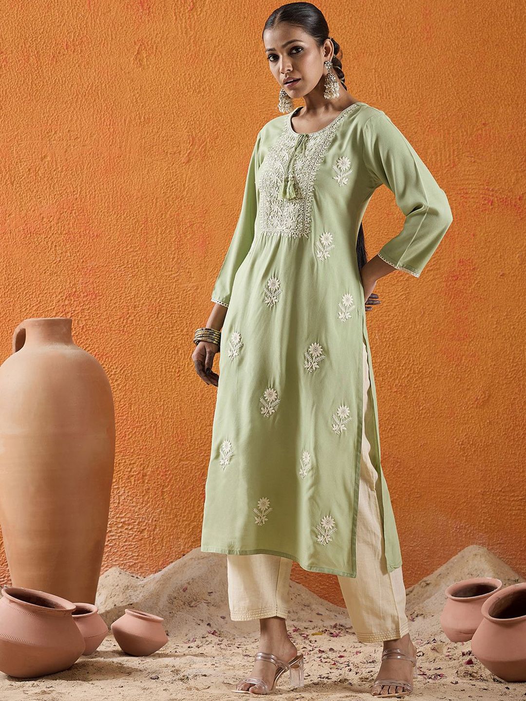 Dhiyona IE Floral Embroidered Keyhole Neck Thread Work Straight Kurta