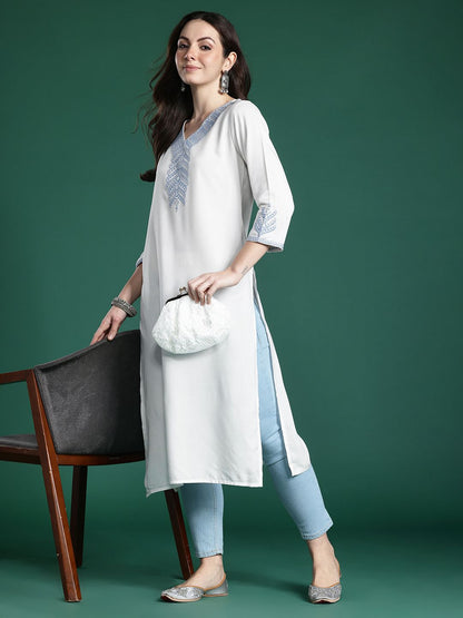 Dhiyona IE Solid Kurta with Ethnic Motifs Thread Work