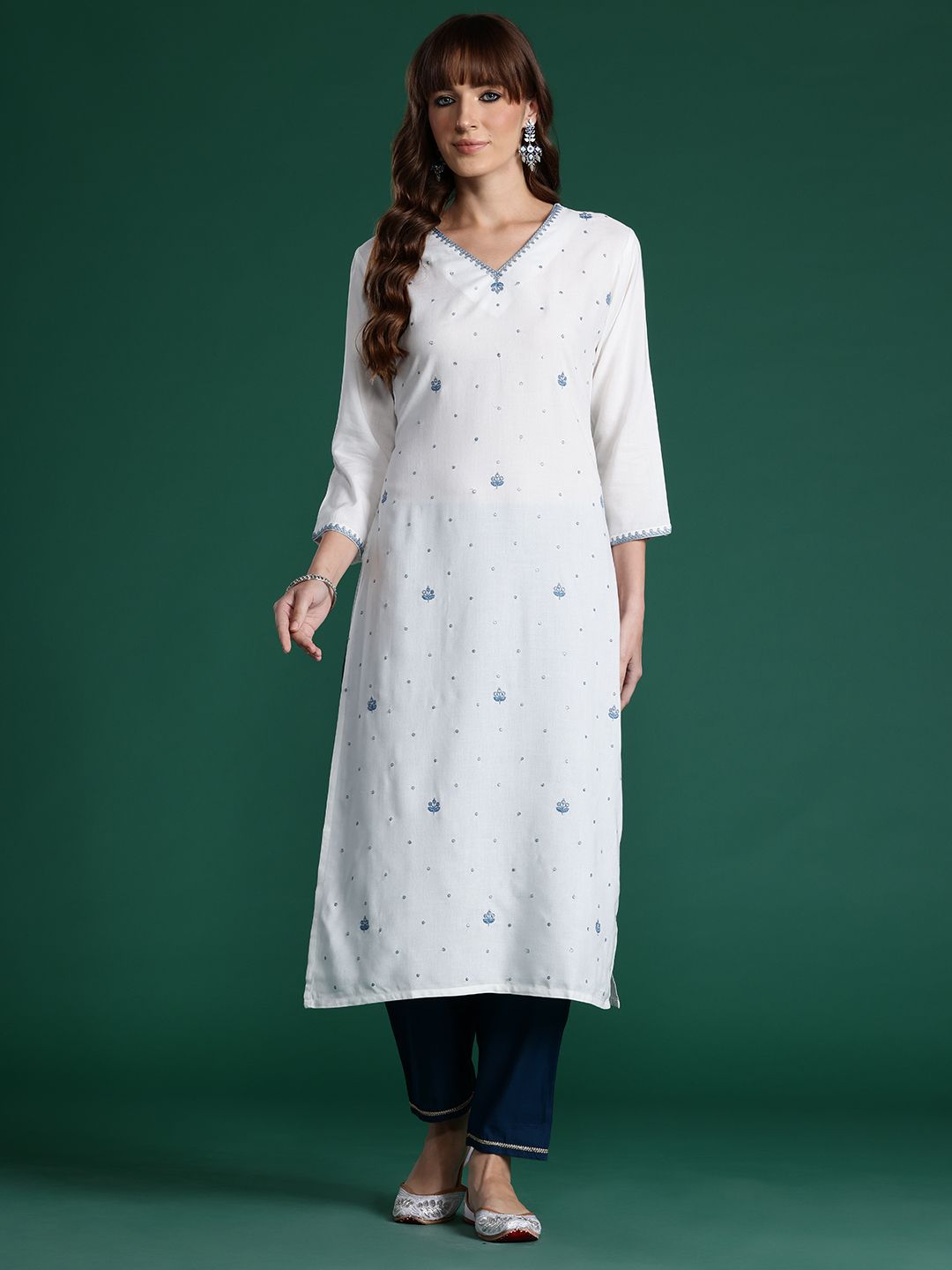 Indyancart IE Ethnic Motifs Embroidered Sequinned Kurta