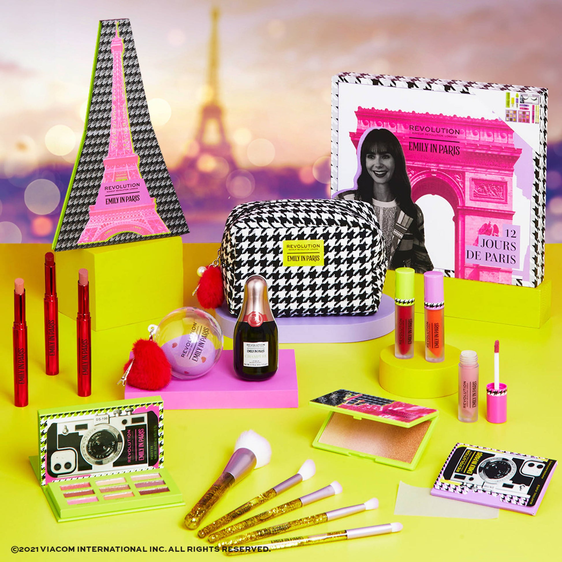 Makeup Revolution X Emily In Paris Camera Queen Palette