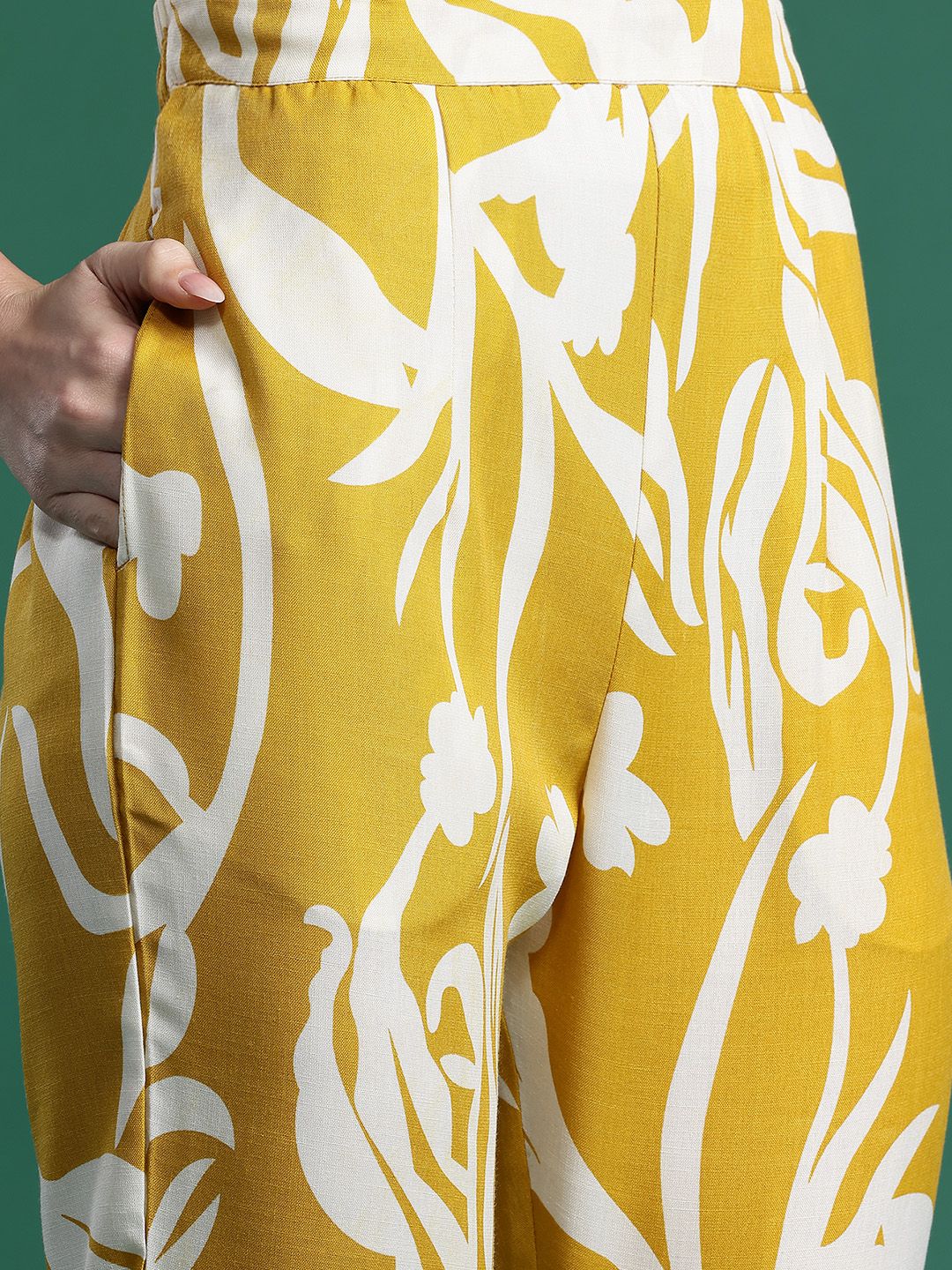 Indyancart IE Women Printed Regular Linen Kurta with Trousers