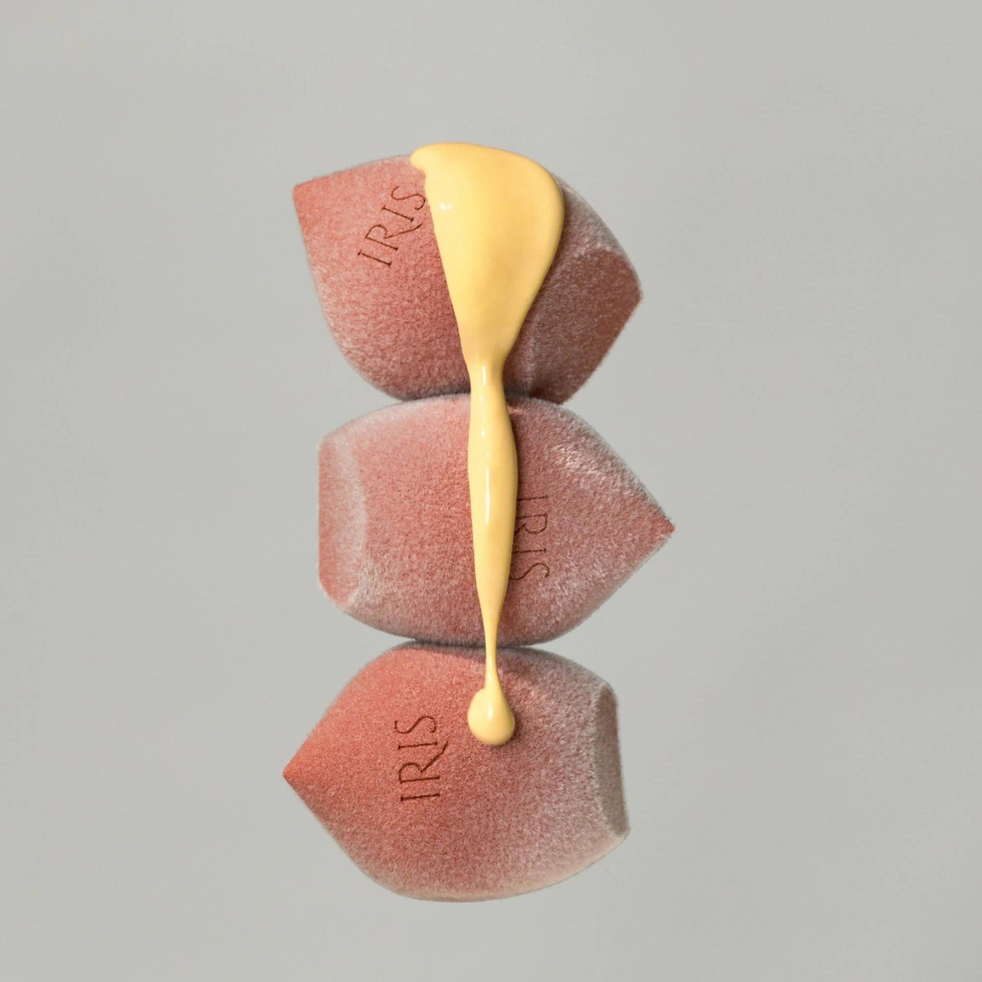 IRIS COSMETICS Oh So Bouncy Microfiber Makeup Sponge