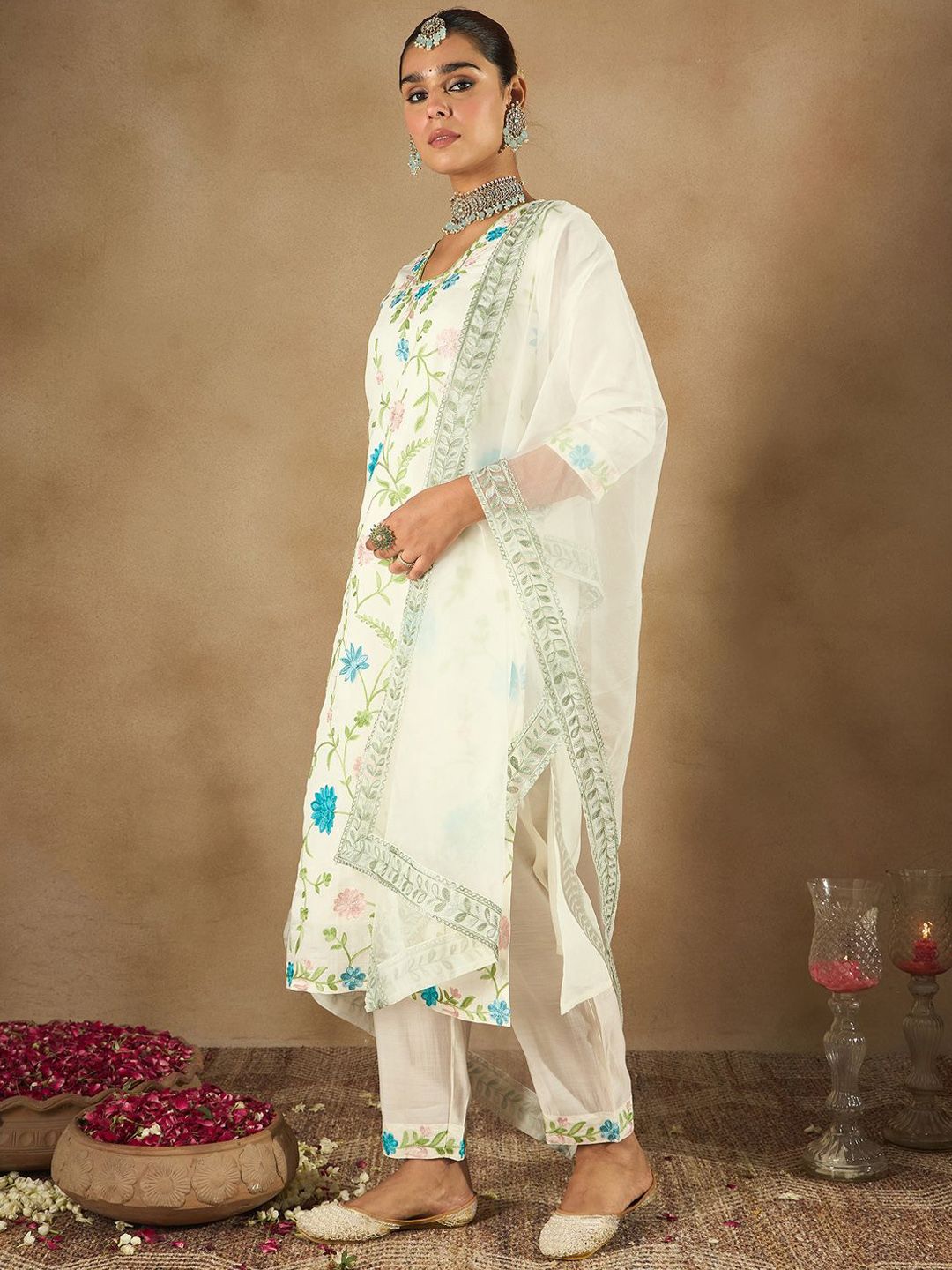 Indyancart IE Women Floral Embroidered Regular Thread Work Kurta with Trousers & With Dupatta