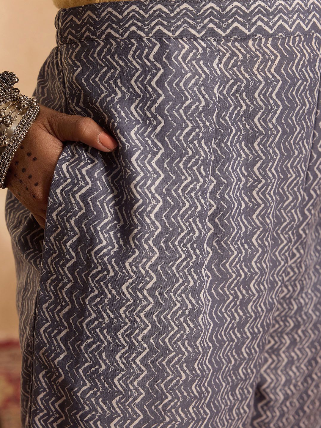 Indyancart IE Floral Printed Pure Cotton Straight Kurta with Trousers & Dupatta