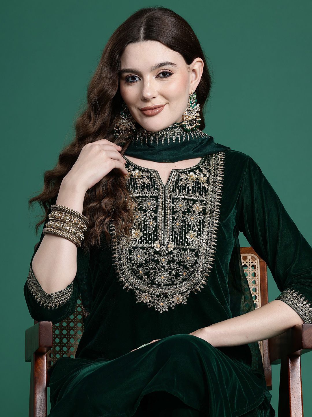 Indyancart IE Ethnic Motifs Velvet Kurta with Trousers & With Dupatta