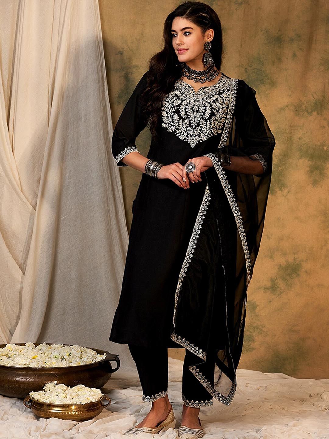 Ethnic Motifs Embroidered Thread Work Kurta With Trousers & Dupatta