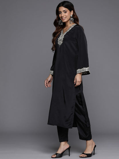Dhiyona VA Women'sEmbroidered Mirror Work Kurta with Trousers