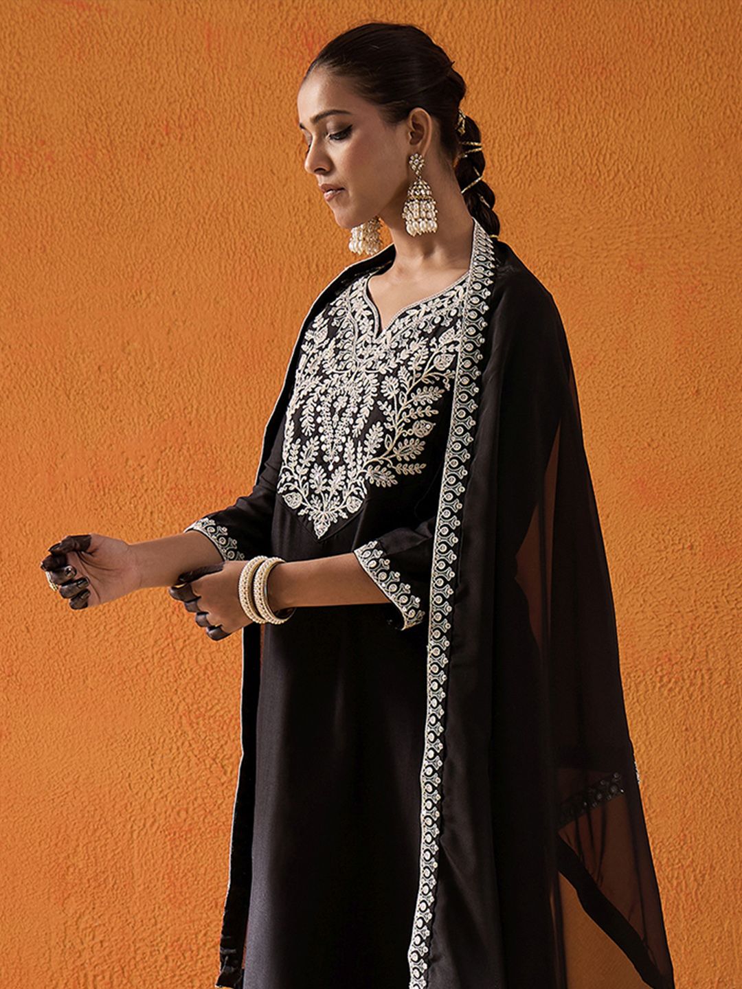 Floral Embroidered Thread Work Straight Kurta With Trousers & Dupatta