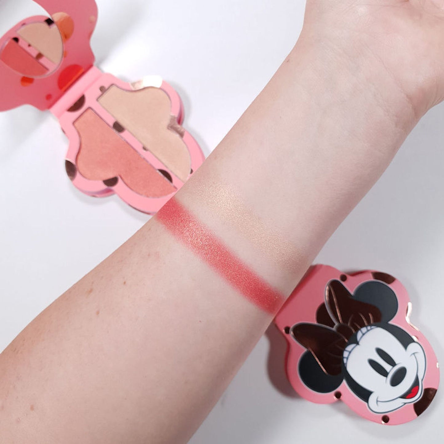 Makeup Revolution Disney's Minnie Mouse Minnie Forever Highlighter Duo