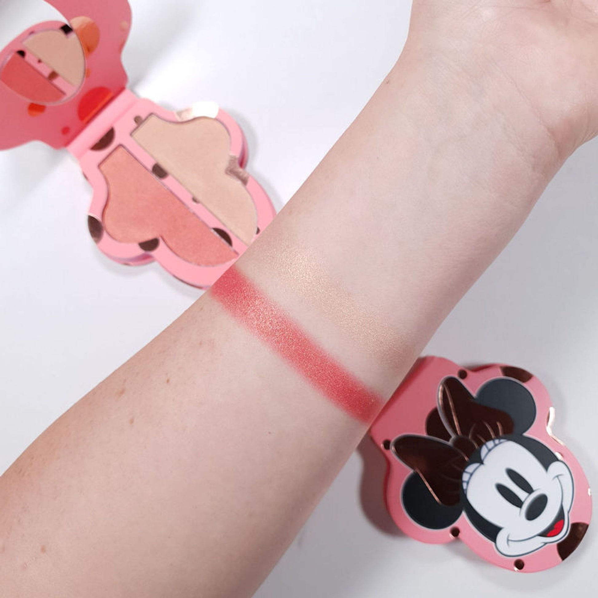 Makeup Revolution Disney's Minnie Mouse Minnie Forever Highlighter Duo