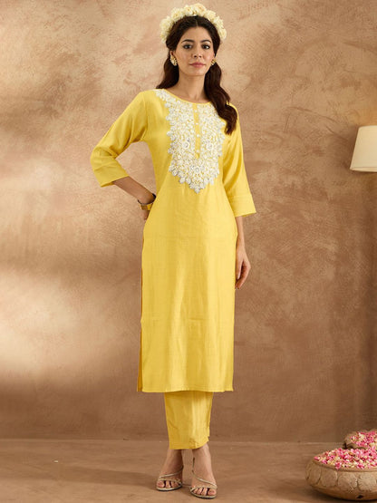 Indyancart IE Women Ethnic Motifs Embroidered Regular Thread Work Kurta with Trousers