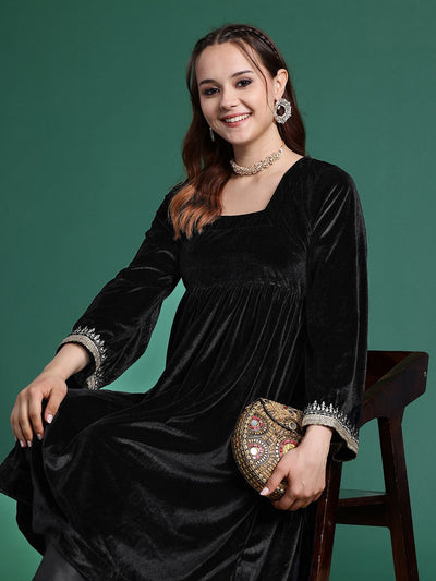 Indyancart SN Women's Square Neck Flared Kurta with Trousers
