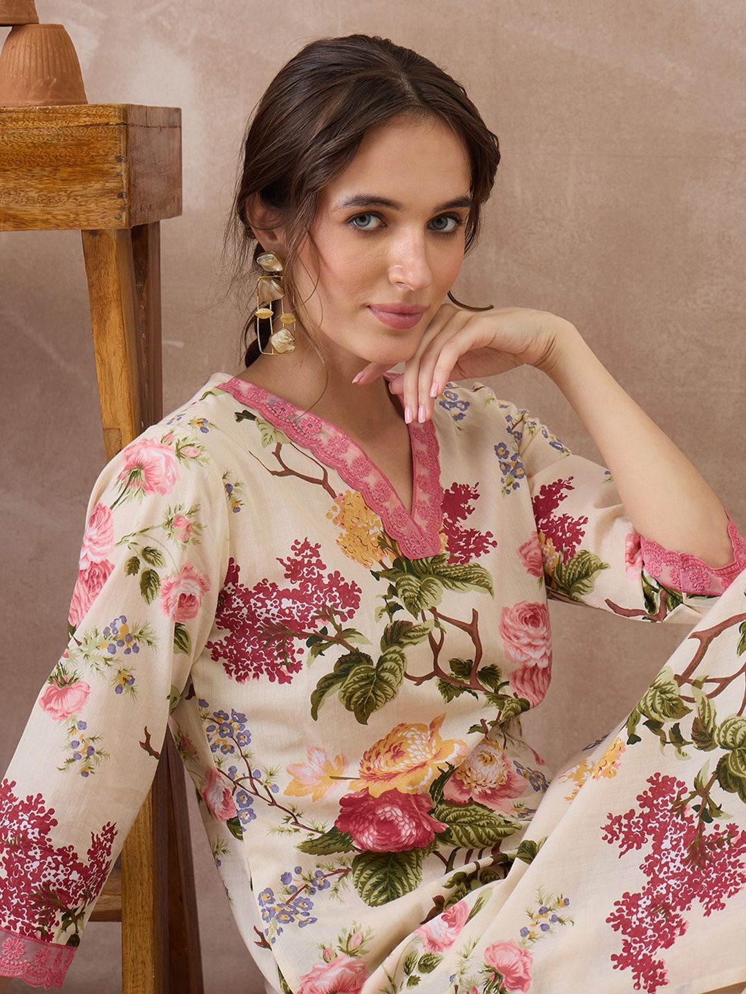 Women Floral Printed Regular Pure Cotton Kurta with Trousers