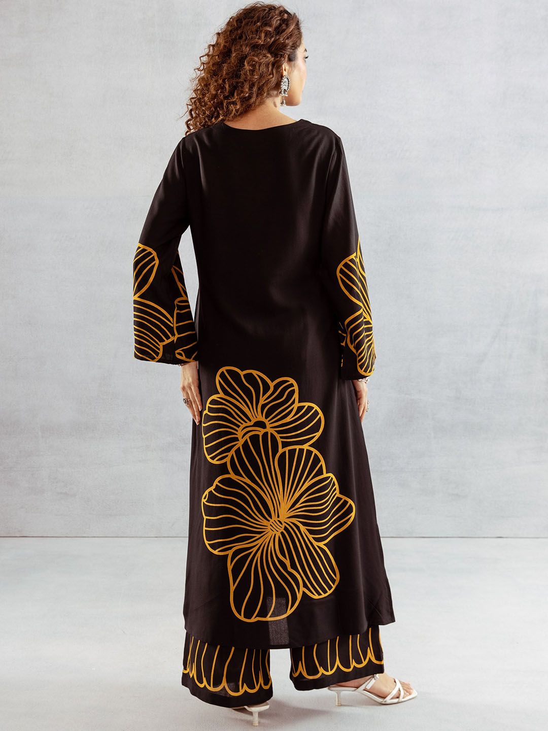 Indyancart SN Women's Floral Printed V Neck Kurta With Palazzos