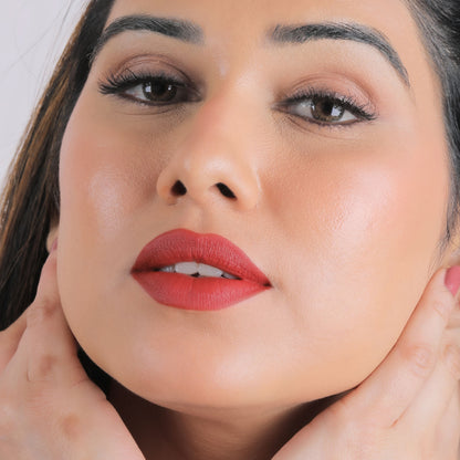 La Mior Can Do It All Velvet Liquid Lipstick - Honour