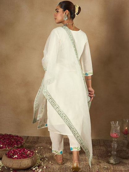 Indyancart IE Women Floral Embroidered Regular Thread Work Kurta with Trousers & With Dupatta