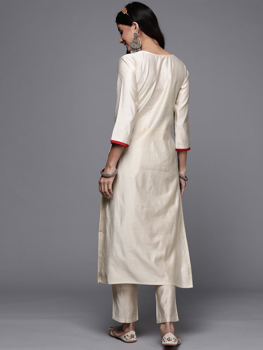 Indyancart IE Women Off White Embroidered Thread Work Liva Kurta with Trousers