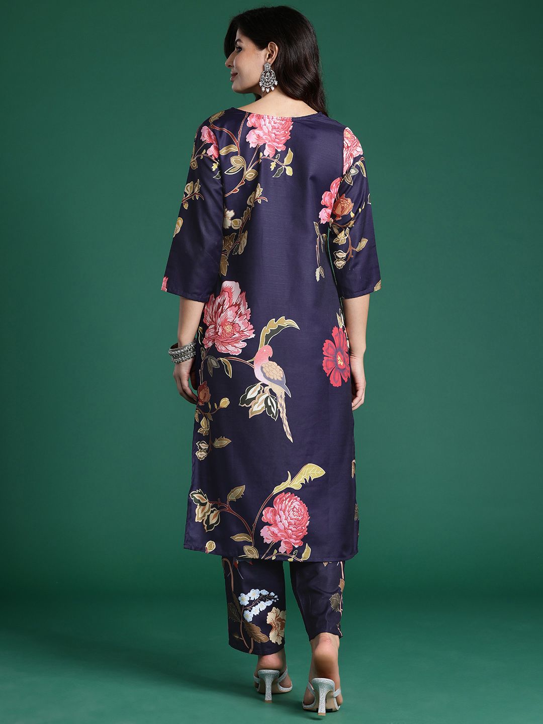 Women Floral Printed Kurta with Trousers