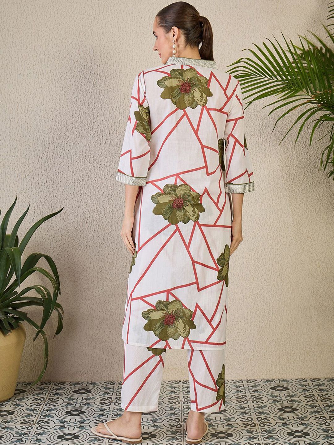 Indyancart IE Floral Printed V-Neck Straight Pure Cotton Kurta With Trousers
