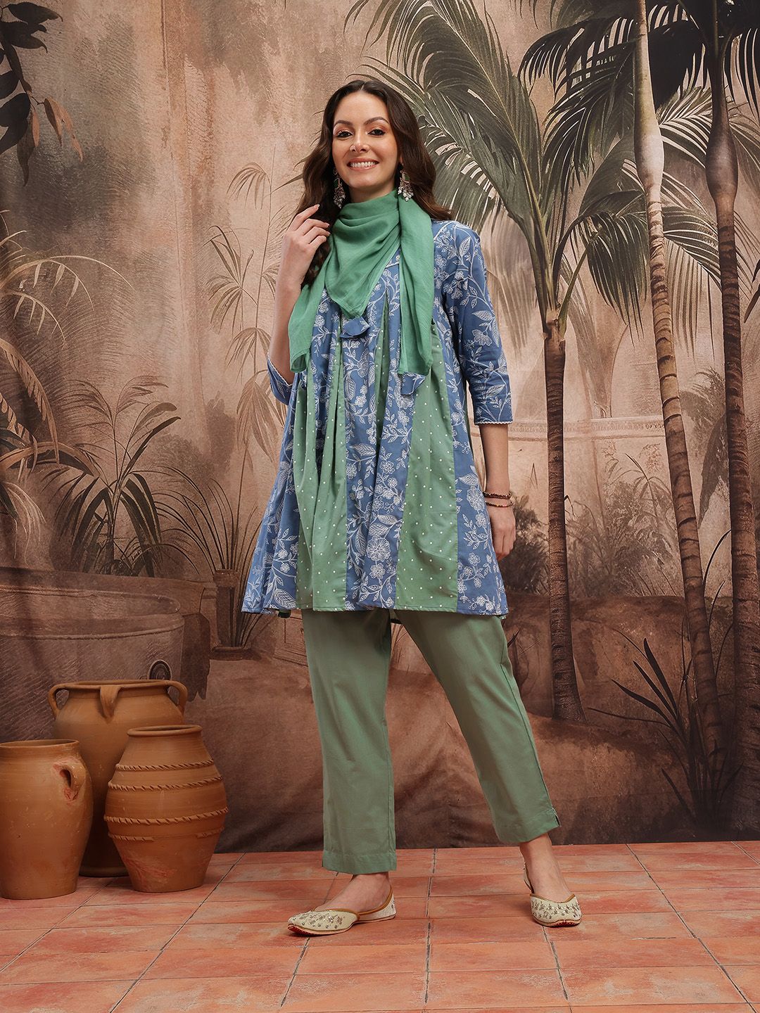 Indyancart SN Women's Ethnic Motifs Printed Pleated Mirror Work Kurta Set