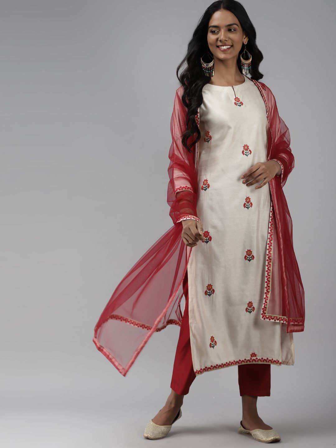 Indyancart IE Women Off White Solid Thread Work Liva Kurta with Trousers & Dupatta