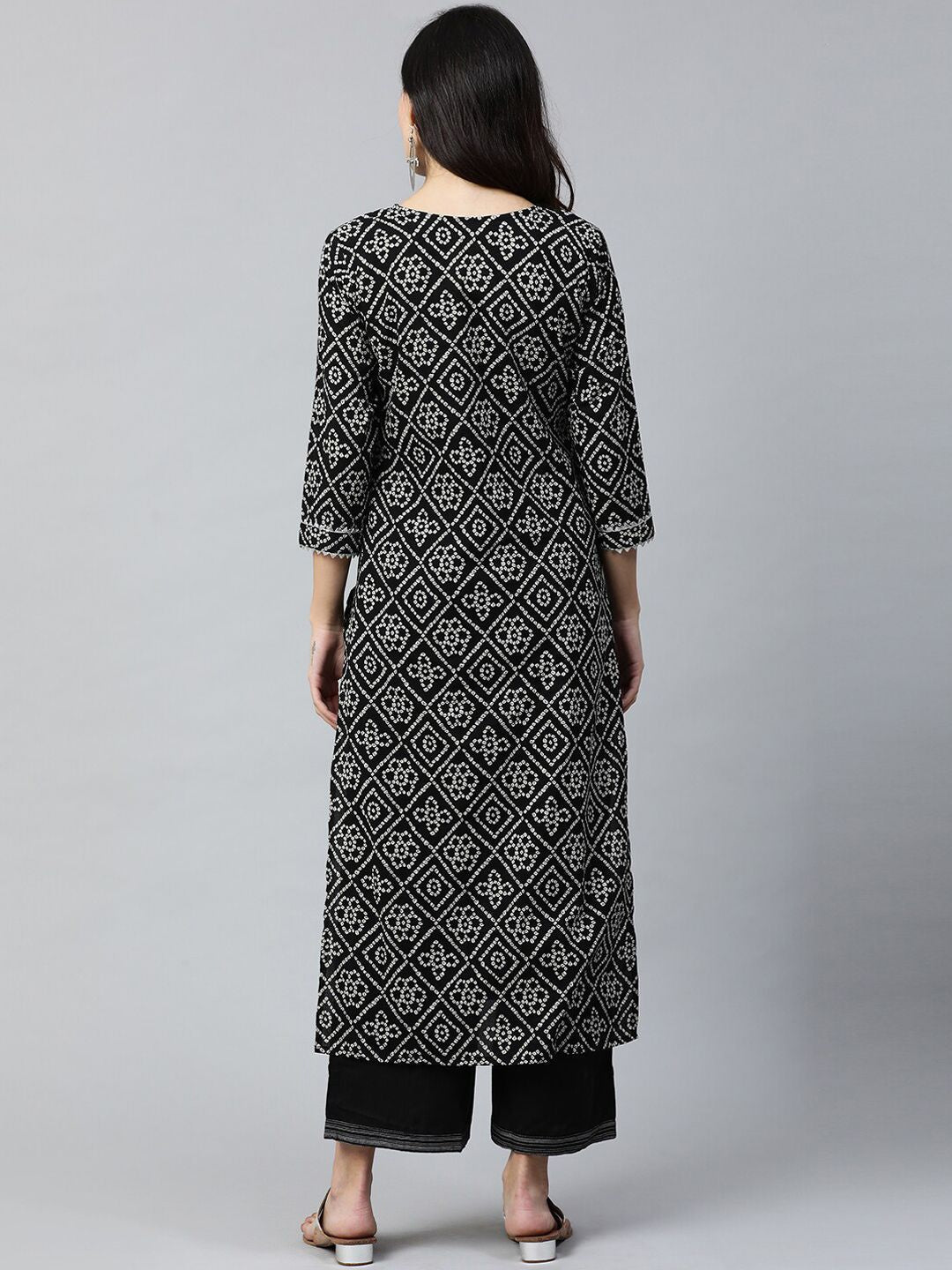 Indyancart IE Women Black & White Printed Straight Kurta