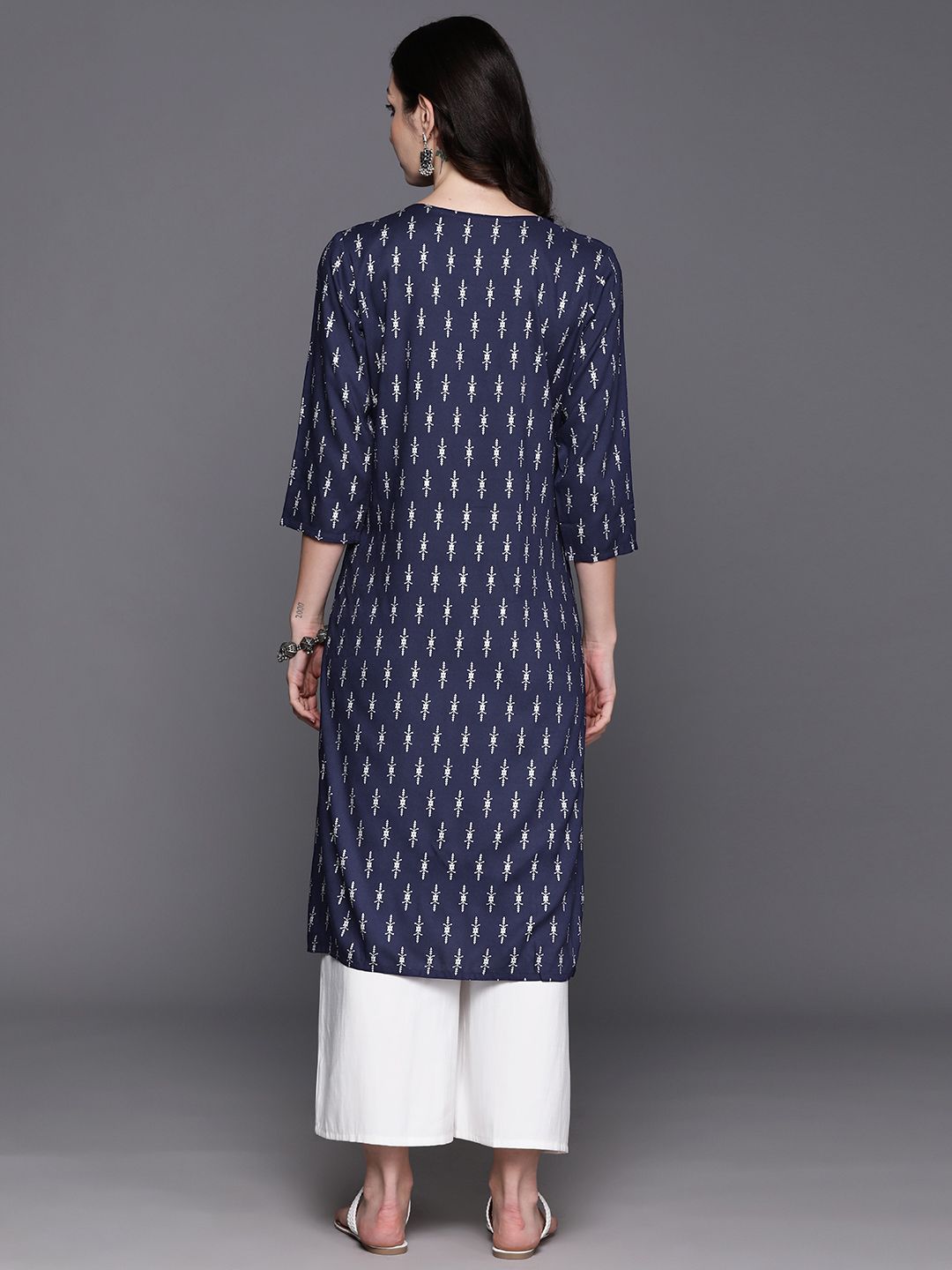 Indyancart IE Ethnic Motifs Embroidered Mirror Work Kurta
