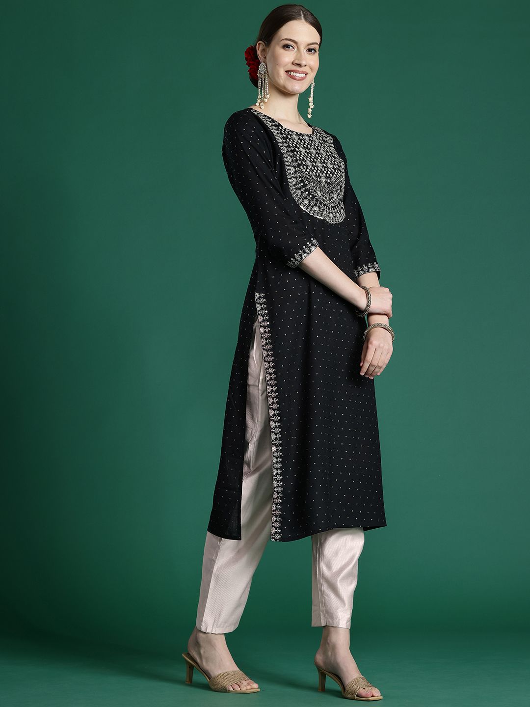 Indyancart IE Embroidered Sequinned Kurta