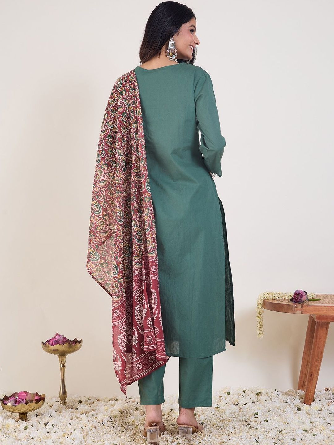 Ethnic Motifs Embroidered Regular Thread Work Kurta With Trousers & Dupatta