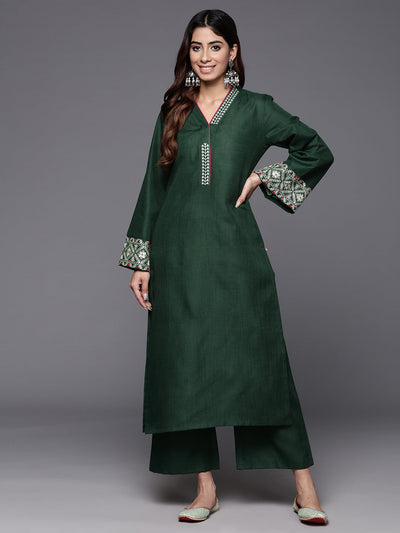 Indyancart VR Women's Green Embroidered Long & Flared Sleeves Kurta With Tonal Bottom