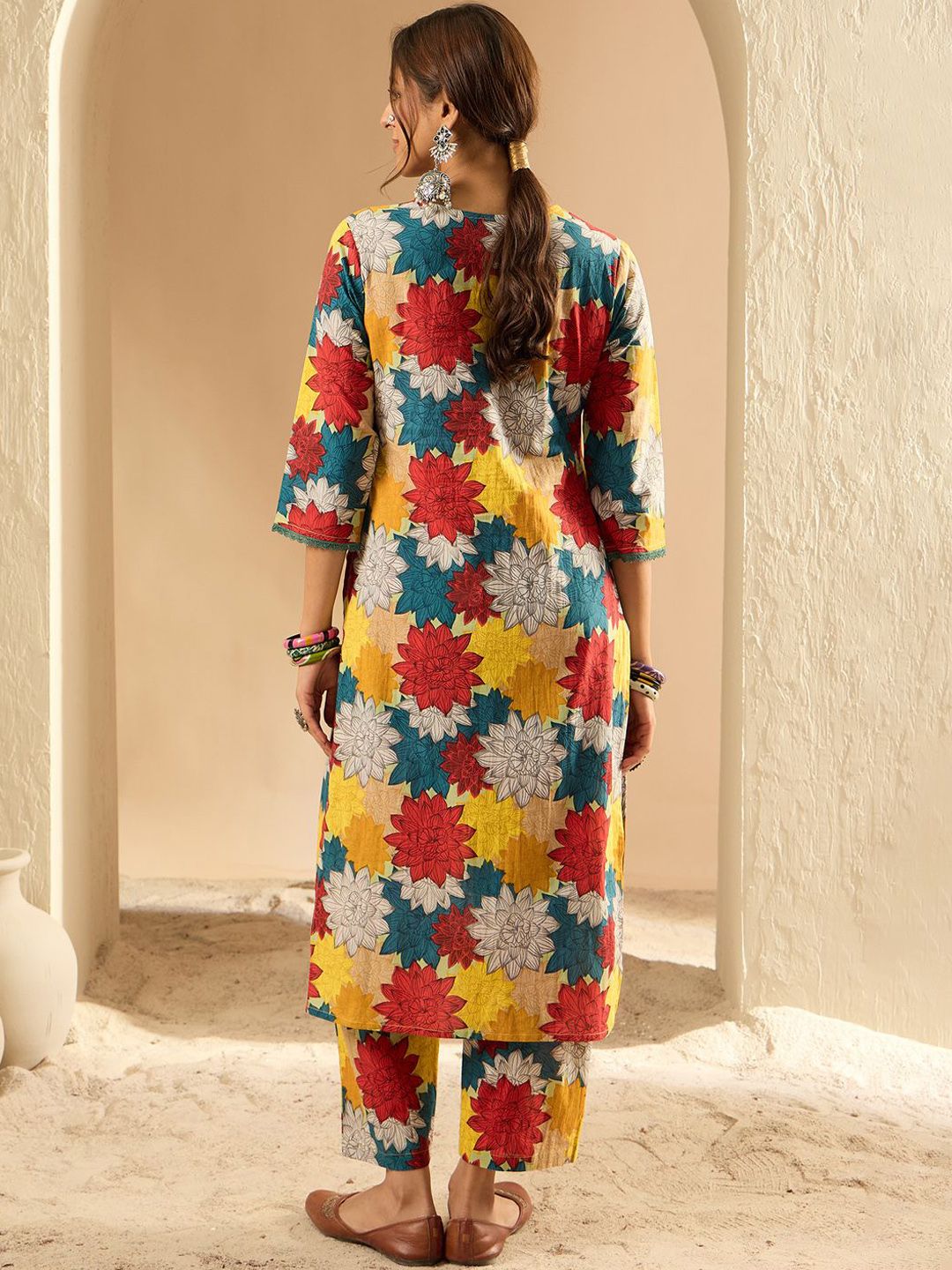 Dhiyona IE Women Floral Printed Regular Pure Cotton Kurta with Trousers