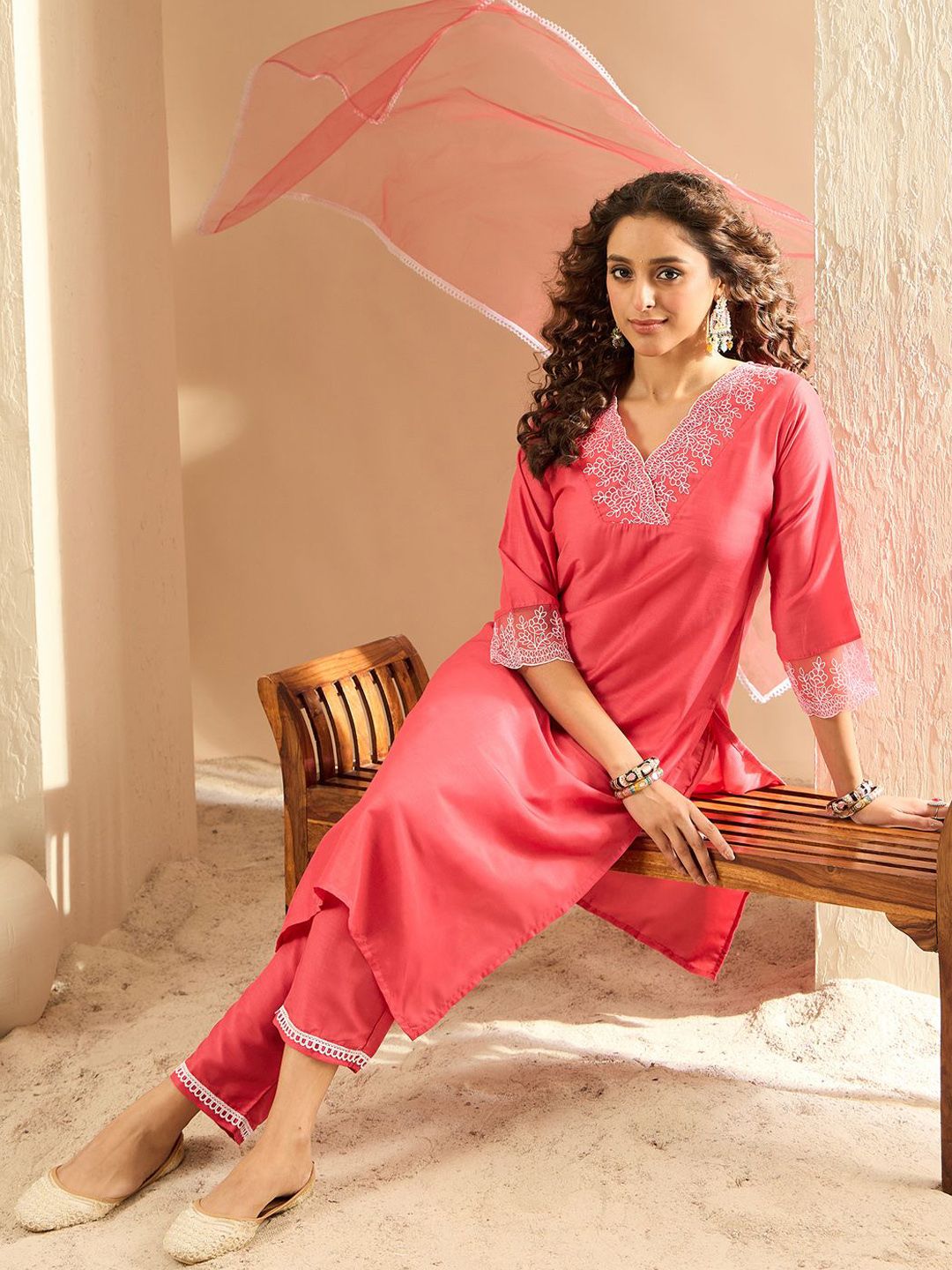 Indyancart IE Women Floral Embroidered Regular Thread Work Kurta with Trousers & Dupatta