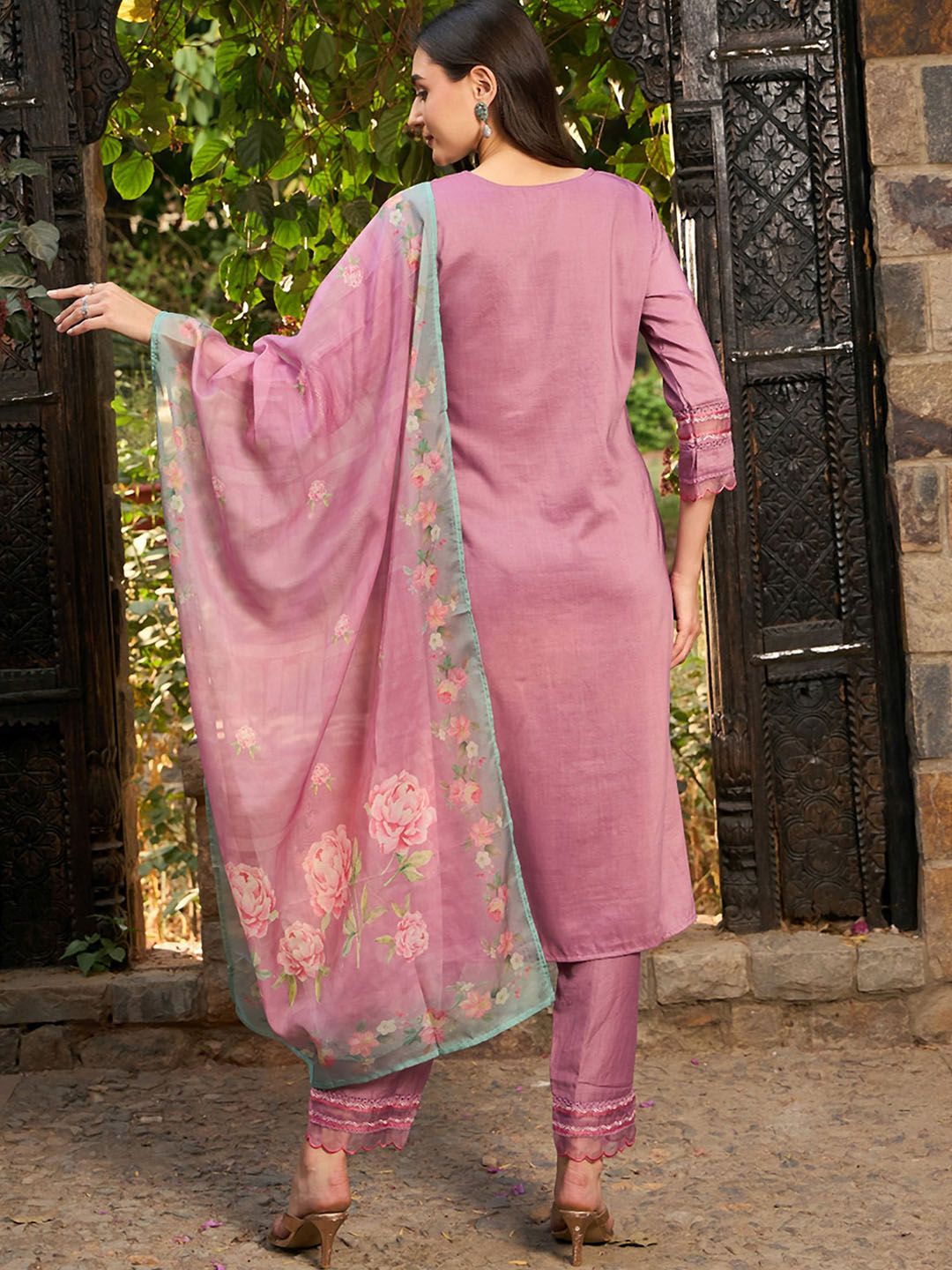 Indyancart IE Floral Embroidered Thread Work Scalloped Kurta with Trousers & With Dupatta
