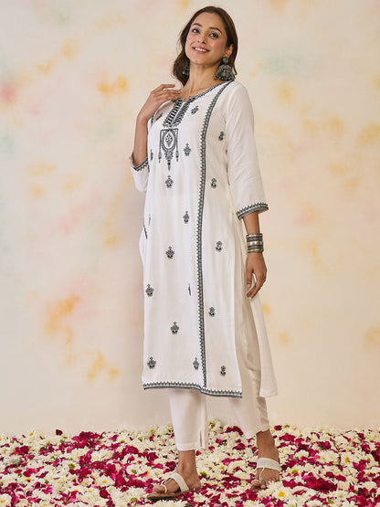 Indyancart IE Women Ethnic Motifs Embroidered Thread Work Floral Kurta