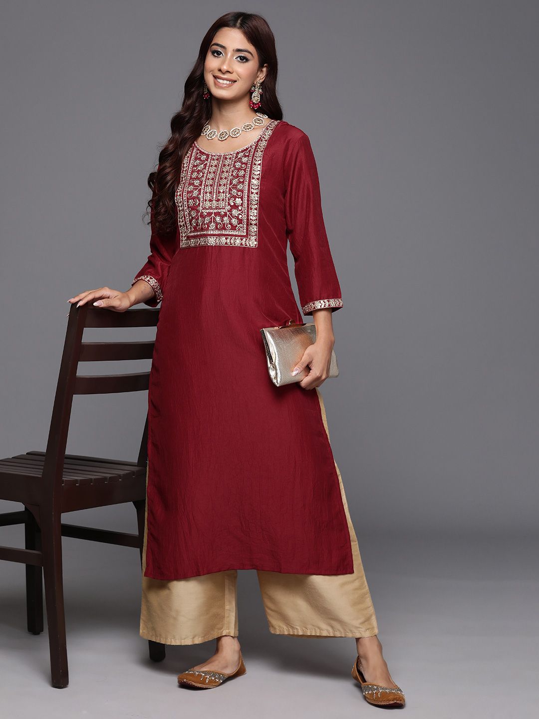 Indyancart IE Women Floral Embroidered Sequinned Kurta