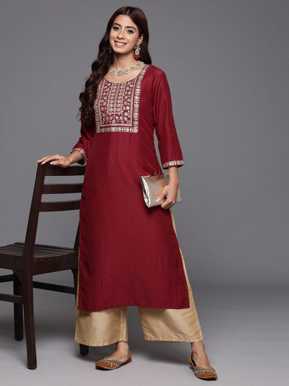 Indyancart IE Women Floral Embroidered Sequinned Kurta