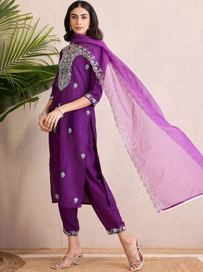 Indyancart IE Women Floral Embroidered Regular Thread Work Kurta with Trousers & With Dupatta