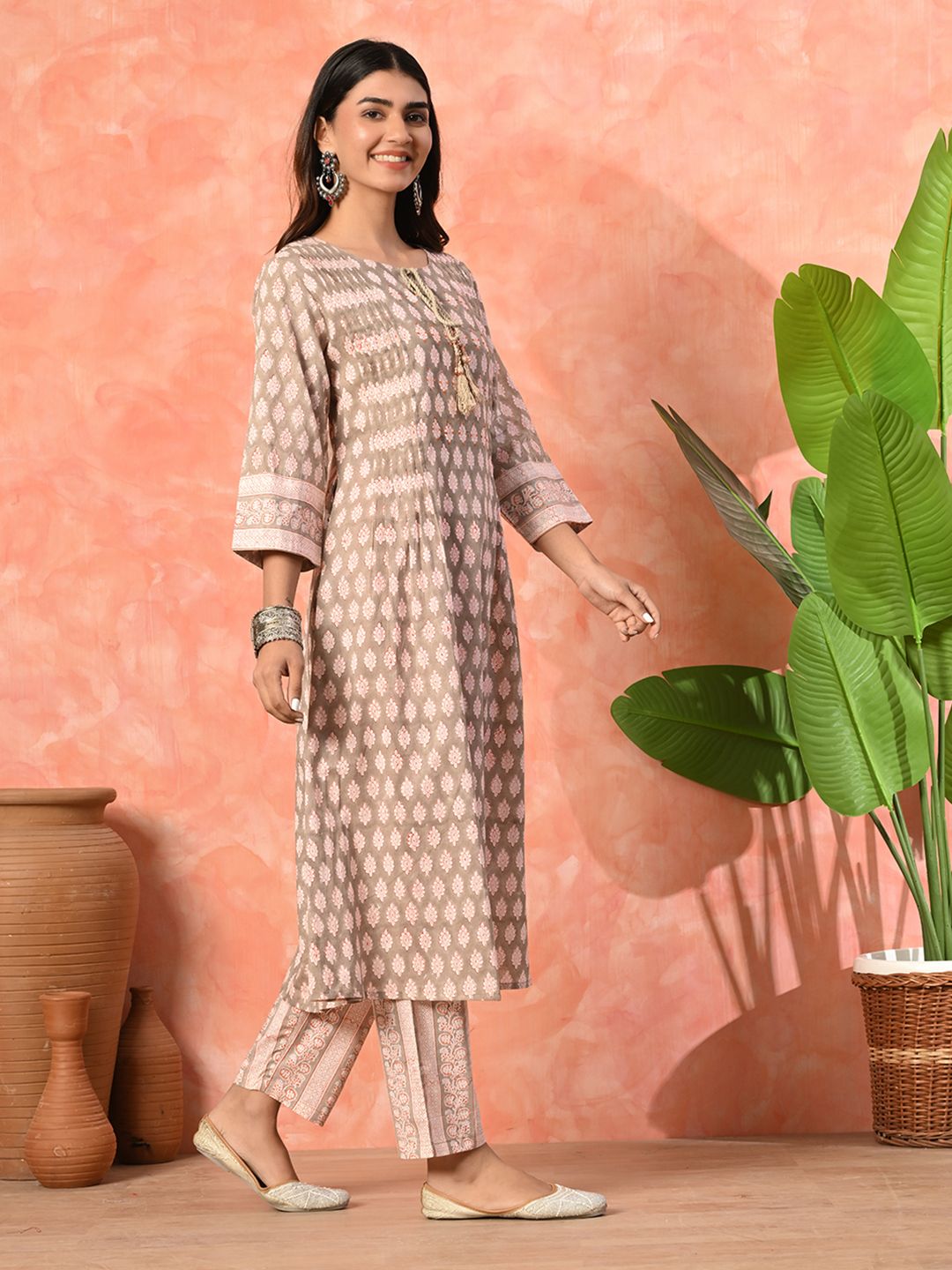 Indyancart SN Women's Grey Cotton printed kurta and pant set