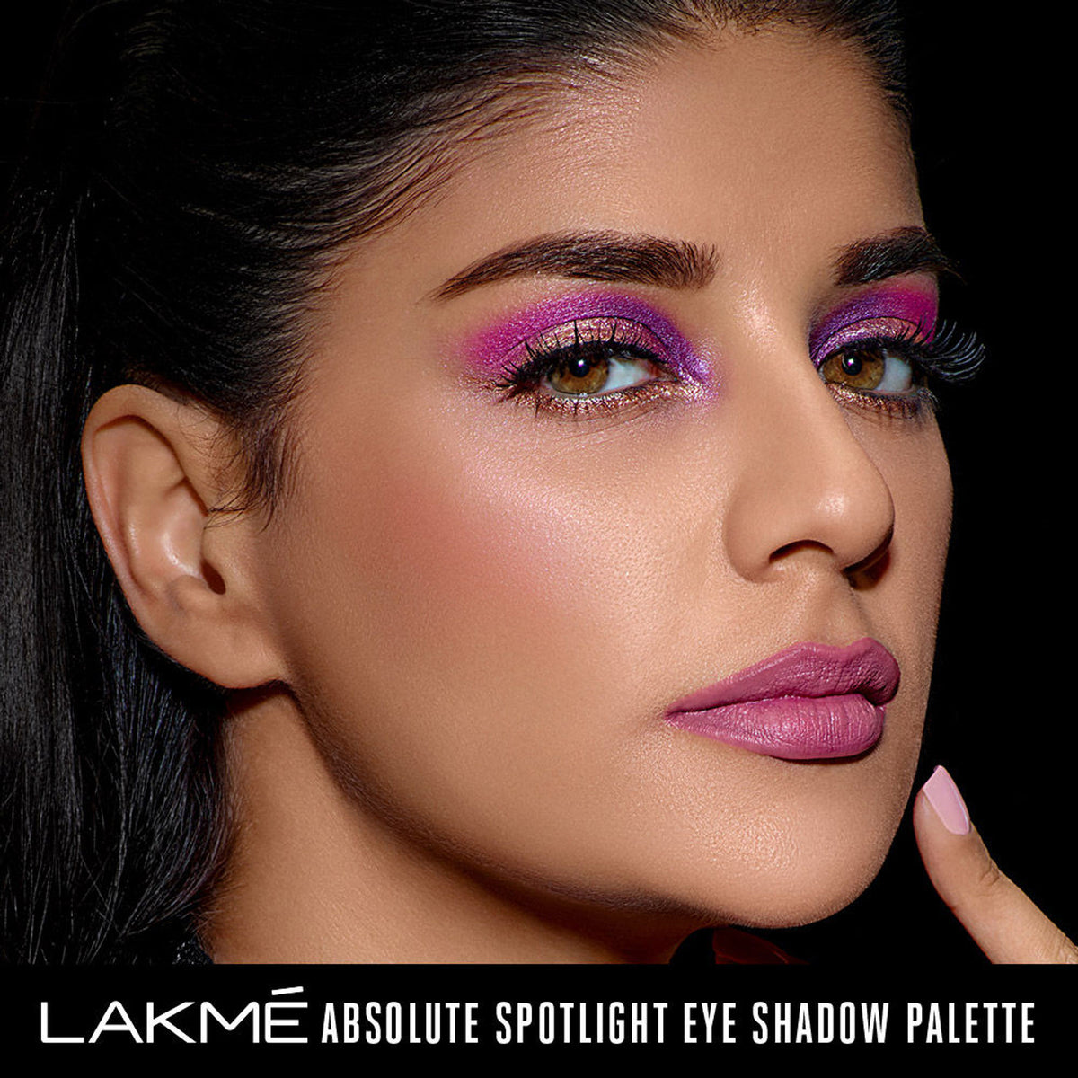 Lakme Glitterati Chroma Chic Eye Shadow Palette - Berry Martini
