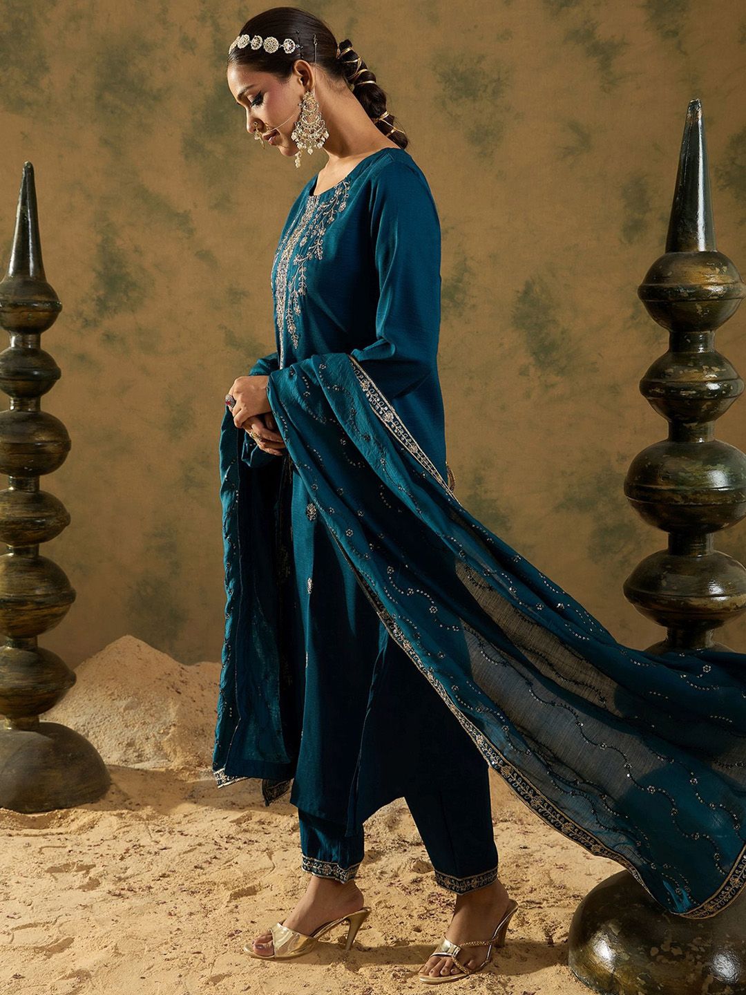 Dhiyona IE Women Ethnic Motifs Embroidered Regular Kurta with Trousers & With Dupatta