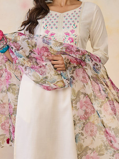 Indyancart IE Women Floral Yoke Design Regular Thread Work Pure Cotton Kurta with Trousers & With Dupatta