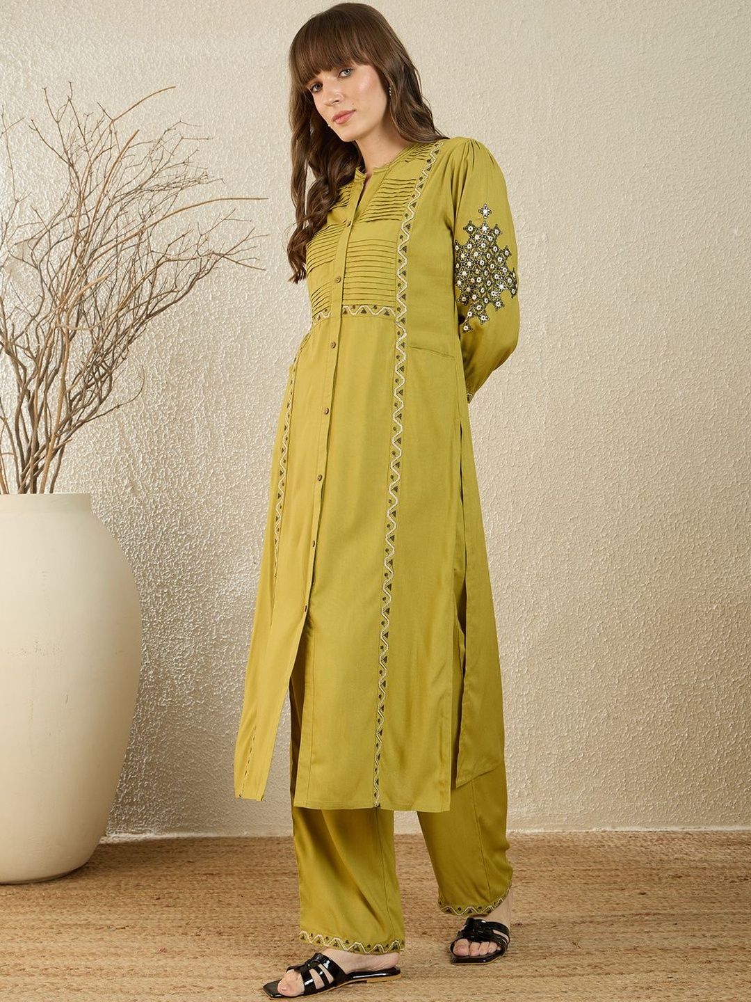 Ethnic Motifs Embroidered Thread Work Straight Kurta With Palazzos